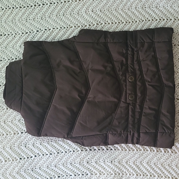 Brown sleeveless puffer vest medium - Picture 4 of 9
